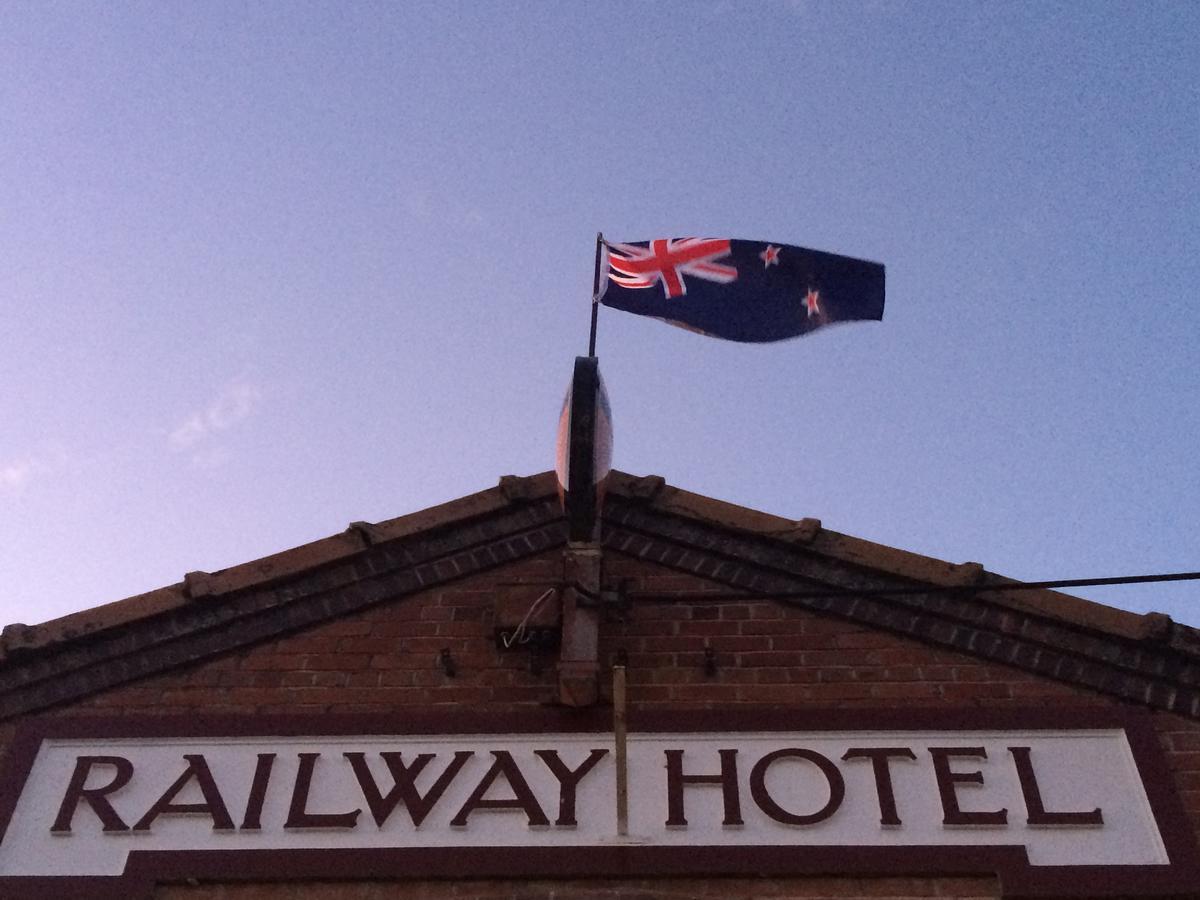 Mossburn Railway Hotel ภายนอก รูปภาพ