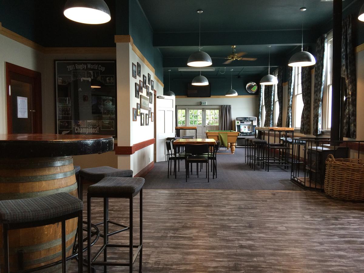 Mossburn Railway Hotel ภายนอก รูปภาพ